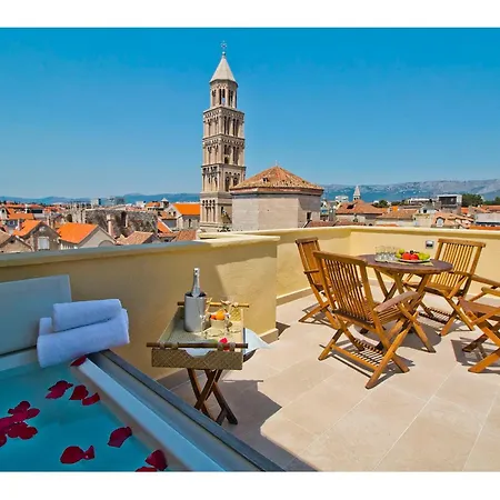 Apartment Charming Spliten Style Split